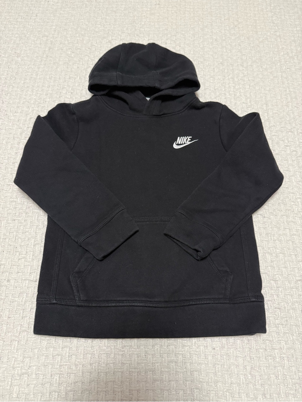 Nike Sportswear Club big kids black pullover hoodie, medium.